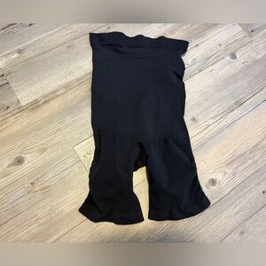 SKIMS Kim Kardashian sculpting mid thigh shorts 2X new without tags